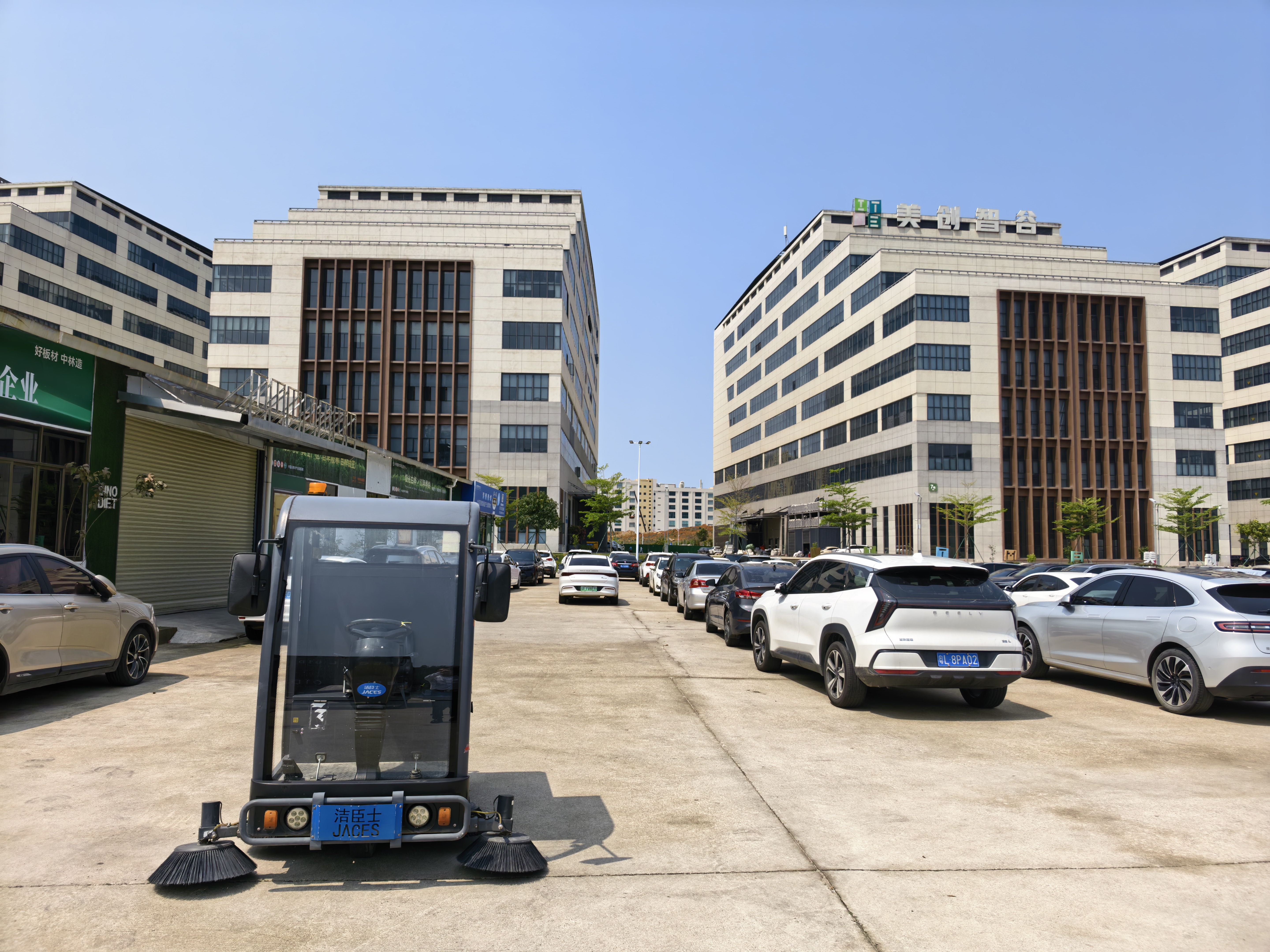 潔臣士駕駛式掃地車